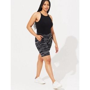 Torrid Camo Biker shorts 00 M/L